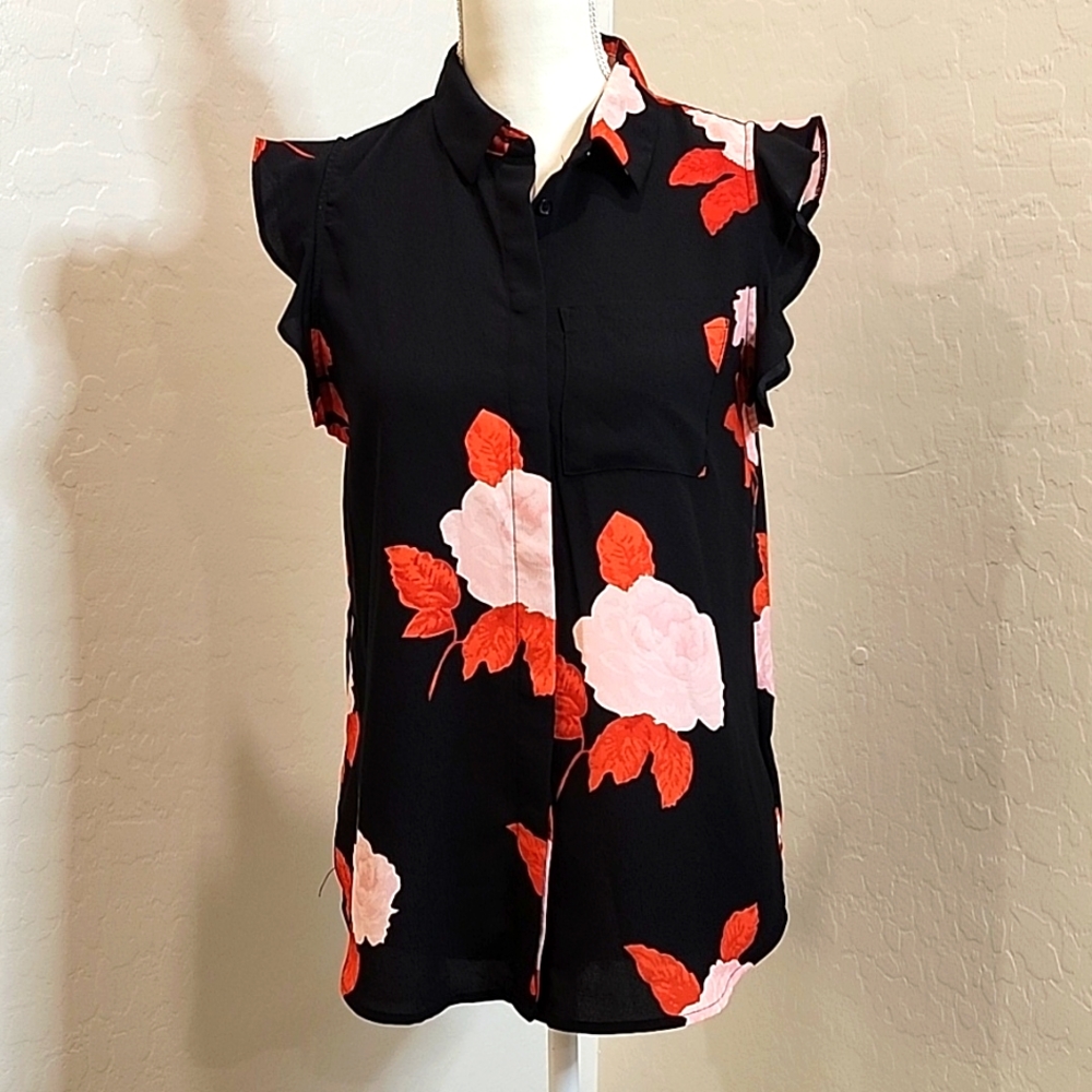 WHO WHAT WEAR BLACK TOP WITH ROSES IN EXCELLENT CONDITION SZ M